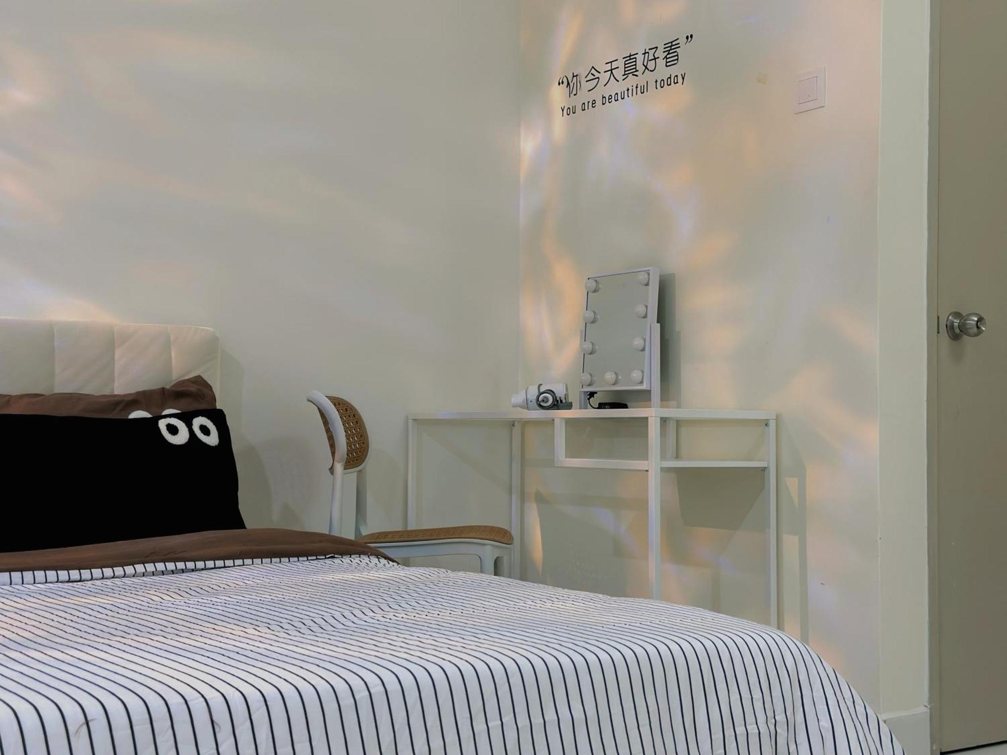 Pangsapuri At Akademiksuite Jb Mount Austin With Wifi Projector Pool Johor Bahru
