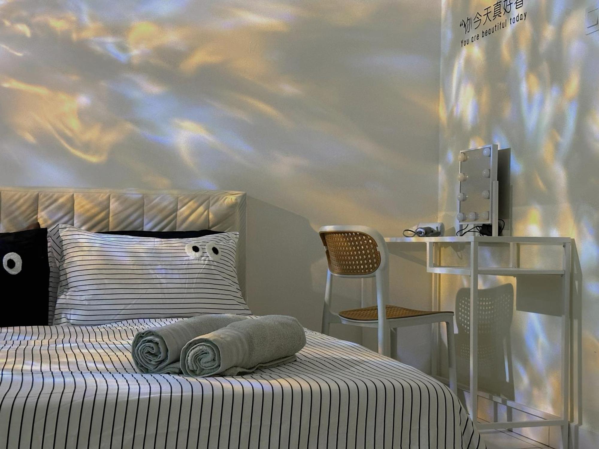 Pangsapuri At Akademiksuite Jb Mount Austin With Wifi Projector Pool Johor Bahru