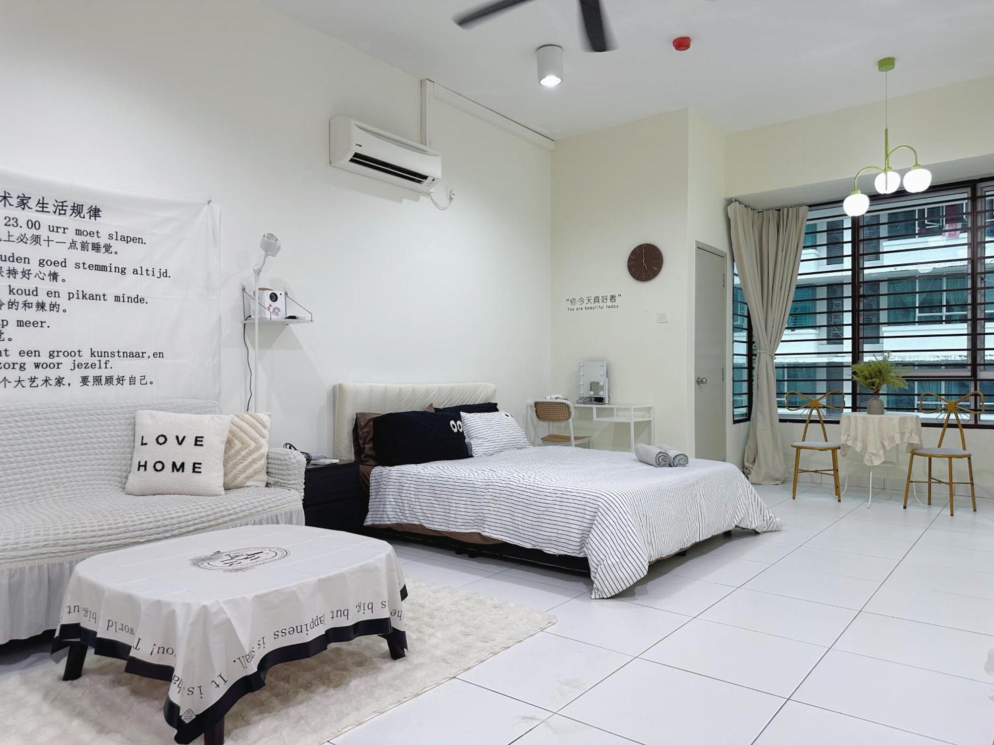 At Akademiksuite Jb Mount Austin With Wifi Projector Pool Pangsapuri Johor Bahru