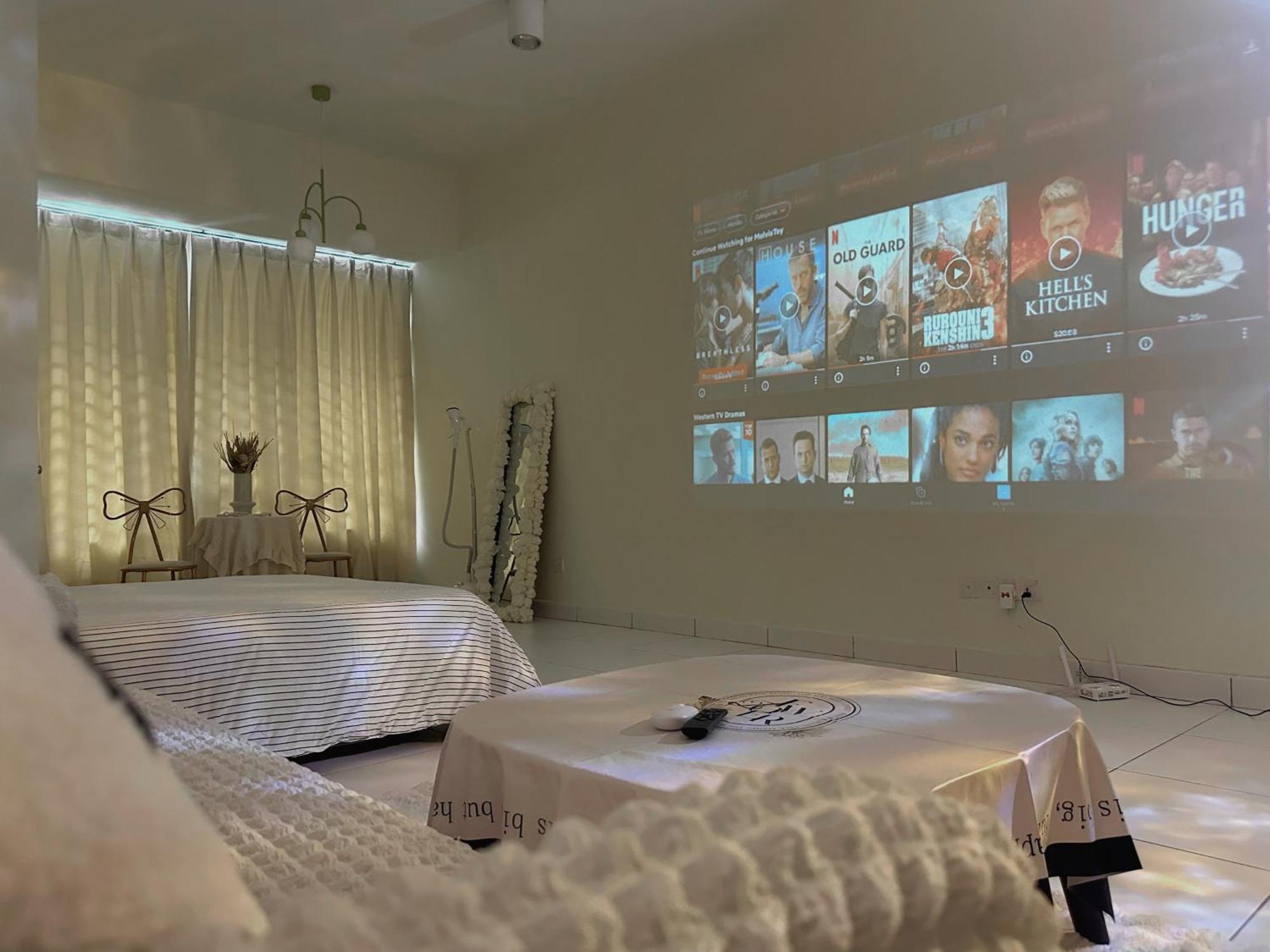 At Akademiksuite Jb Mount Austin With Wifi Projector Pool