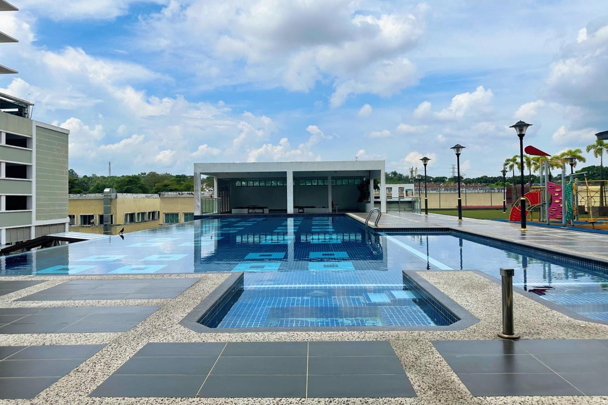 Pangsapuri At Akademiksuite Jb Mount Austin With Wifi Projector Pool